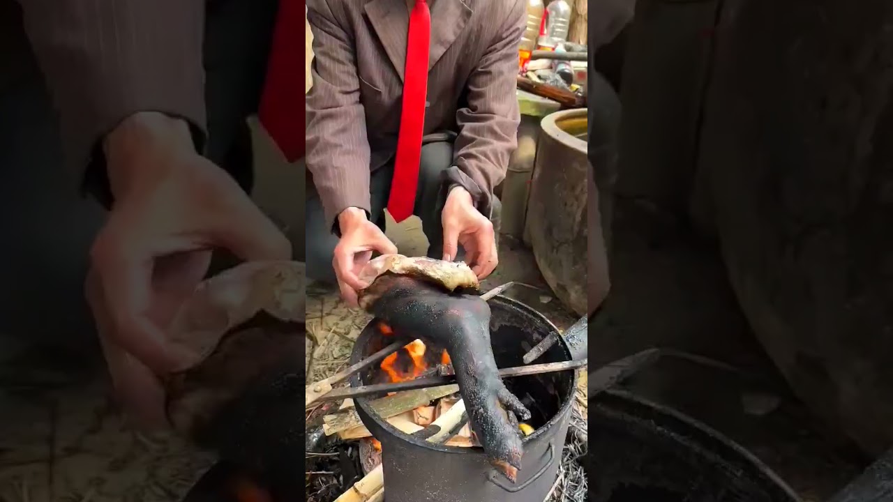 An old chef roasting delicious pig legs with chili  #cooking#amsr#mukbang#foodshort #part2