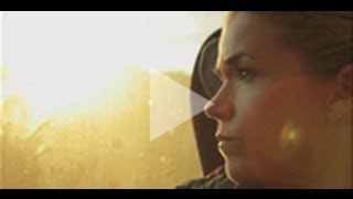 Watch Sowas wie Glück. Eine Reise mit Anke Engelke Trailer