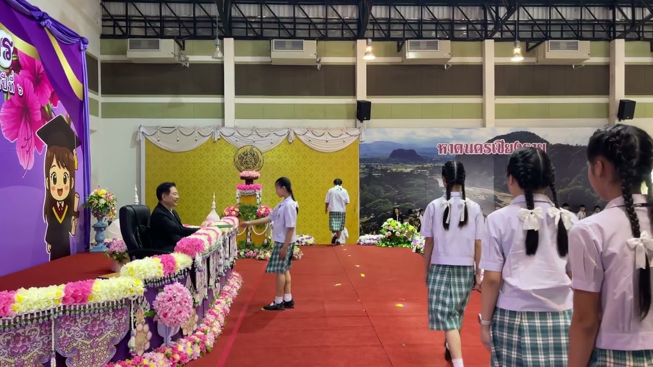 พิธีมอบประกาศนียบัตร โรงเรียนเทศบาล 7 ฝั่งหมิ่น ￼ระดับชั้นประถมศึกษาปีที่ 6  ประจำปีการศึกษา ￼2568