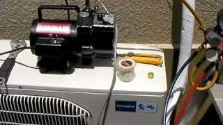 エアコンの真空引き - 電動式真空ポンプ