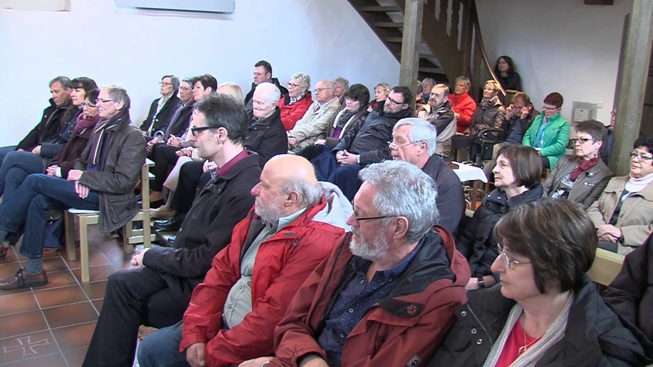 Sue Ferrers auf der Nyckelharpa