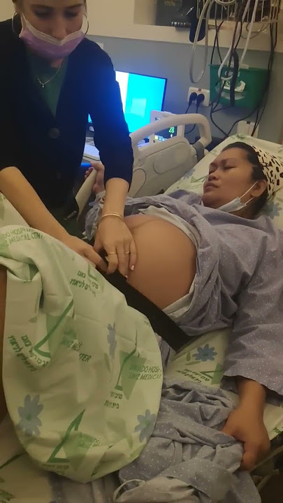 My contraction is every two minute. Giving birth without epidural #short #brave #women #amazing