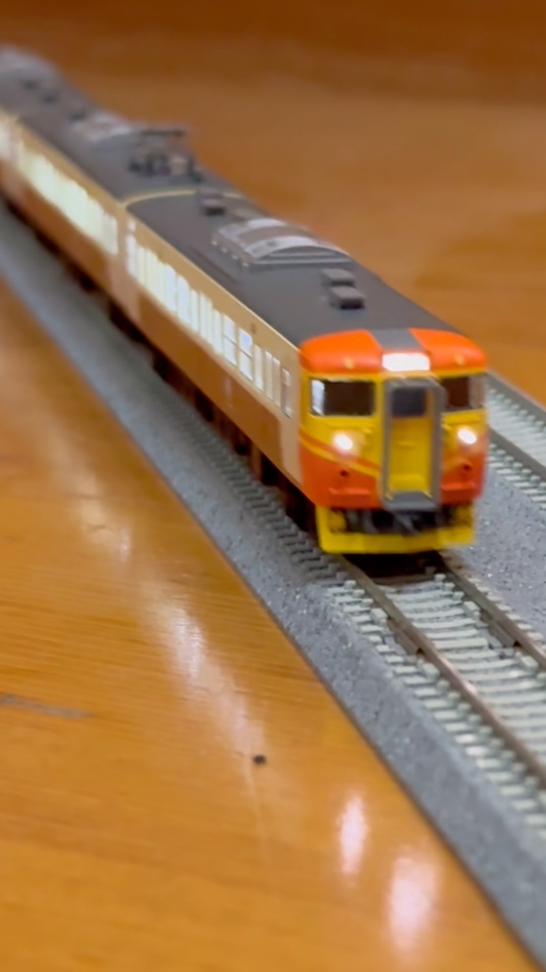 Tomix97925 しなの鉄道 115系電車(台湾鉄路管理局・「自強号」色) #N