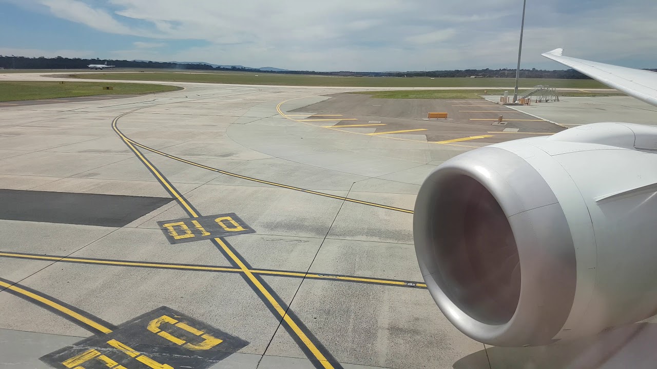 Awesome GEnx 1-B Jetstar Boeing 787 Dreamliner engine start - YouTube