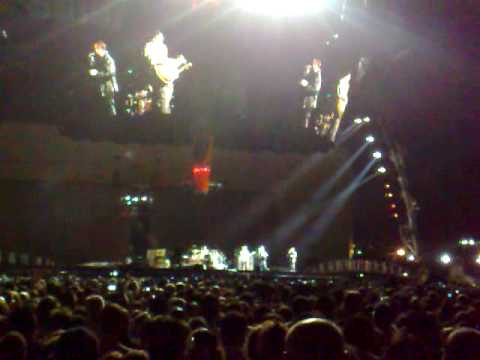 U2 live in Nice 15-07-2009: 08 - Desire / Billie J...