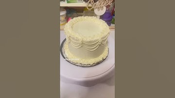 Vintage Wedding Cake Vibes. #cakedecorating #buttercream  #bakingideas  #vintagecake #weddingcake