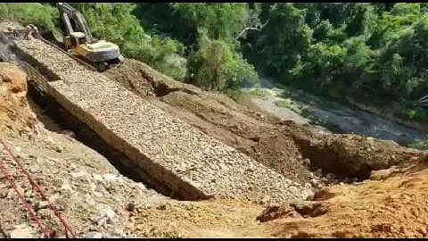 Gabion Retaining Walls Construction With Volvo 290 & Caterpillar 416C