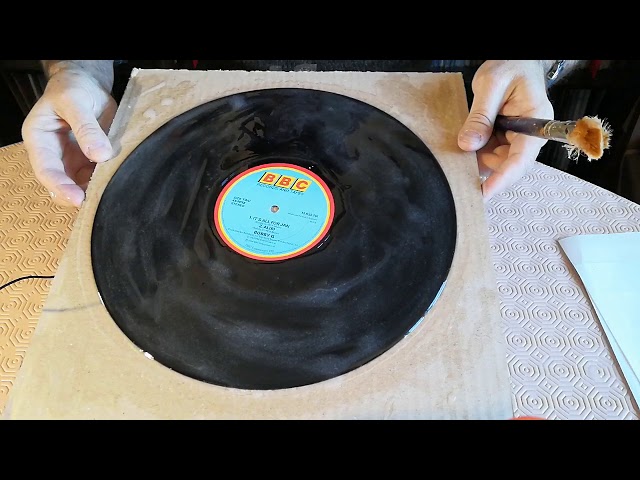 Comment redonner vie à des disques vinyles en mauvais état ? - Découvrez  nos offres