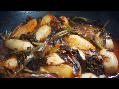 총각무지짐 신김치 버리지 마세요 알타리 김치볶음 만들기 stir-fried <strong>kimchi</strong>, korean food <strong>recipe</strong>