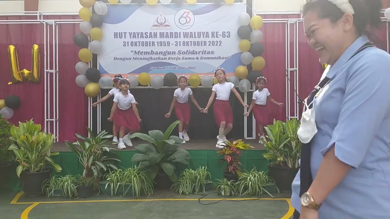 Tari Kreasi 'Aduh Buyung'