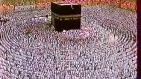 عندما يرفع الشيخ علي جابر صوته و يهز الحرم بتلاوة مهيبة من سورة الأحزاب