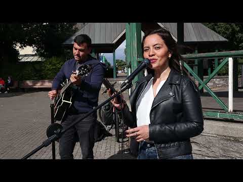 John Mahon is joined by Quezia Amorim from Brazil for "I Don't Know Why". (Norah Jones) cover.