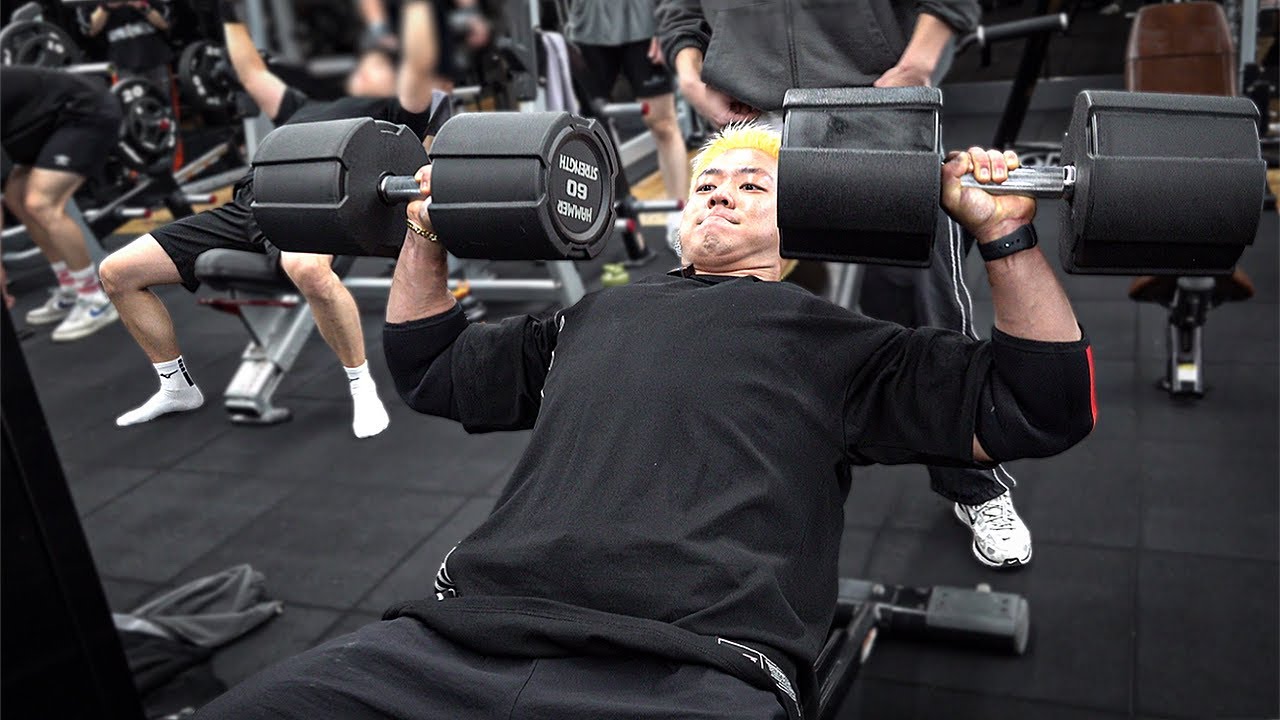 Тяжелая атлетика необходима для тренировки груди (подъём гантелей весом 60 кг на наклонной скамье...