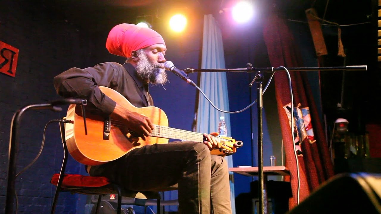 Corey Harris в Собаке.