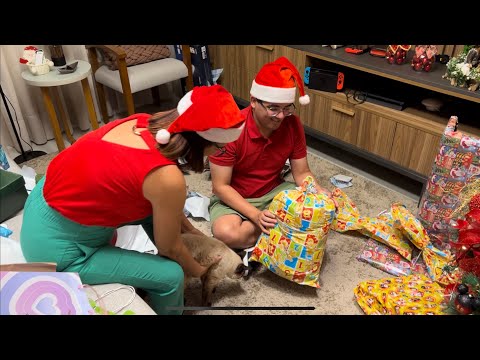 ABRIMOS TODOS OS NOSSOS PRESENTES NA NOITE DE NATAL! - Família Velhote