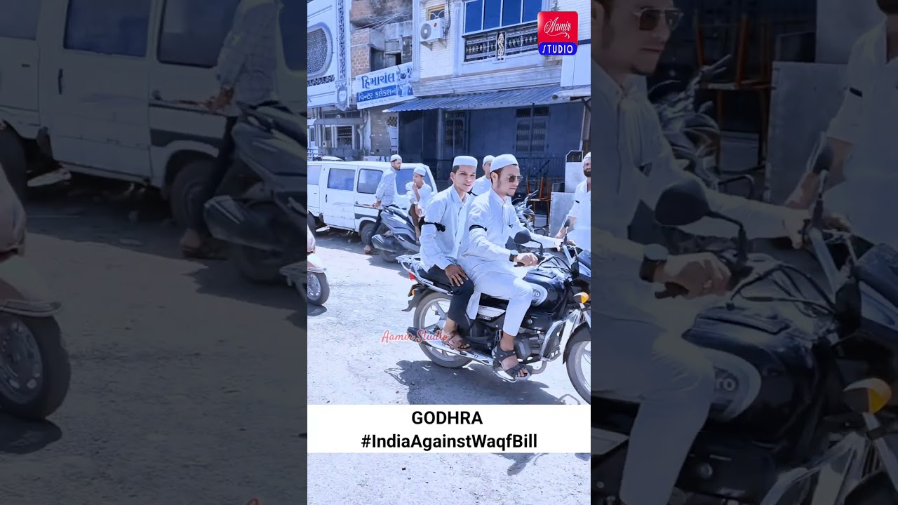 ગોધરામાં મુસ્લિમ સમાજ દ્વારા UCC વિરુદ્ધ કાળી પટ્ટી સાથે શાંતિપૂર્ણ વિરોધ નોંધાવવામાં આવ્યો 