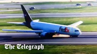 Boeing 767 plane skids on runway as landing gear fails in Turkey Resimi