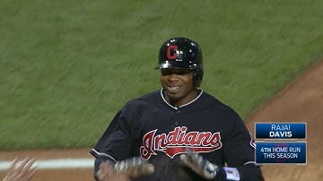 Davis ties it with a late two-run jack