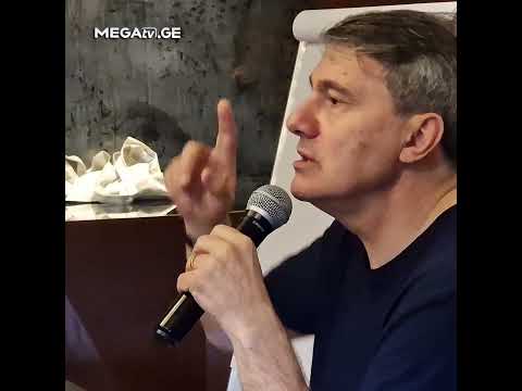 სათვალე უკეთია ესე იგი ეს წიგნებს კითხულობს და ამას ჩვენი რეჟიმი არ მოეწონებაო დათო ტურაშვილი 