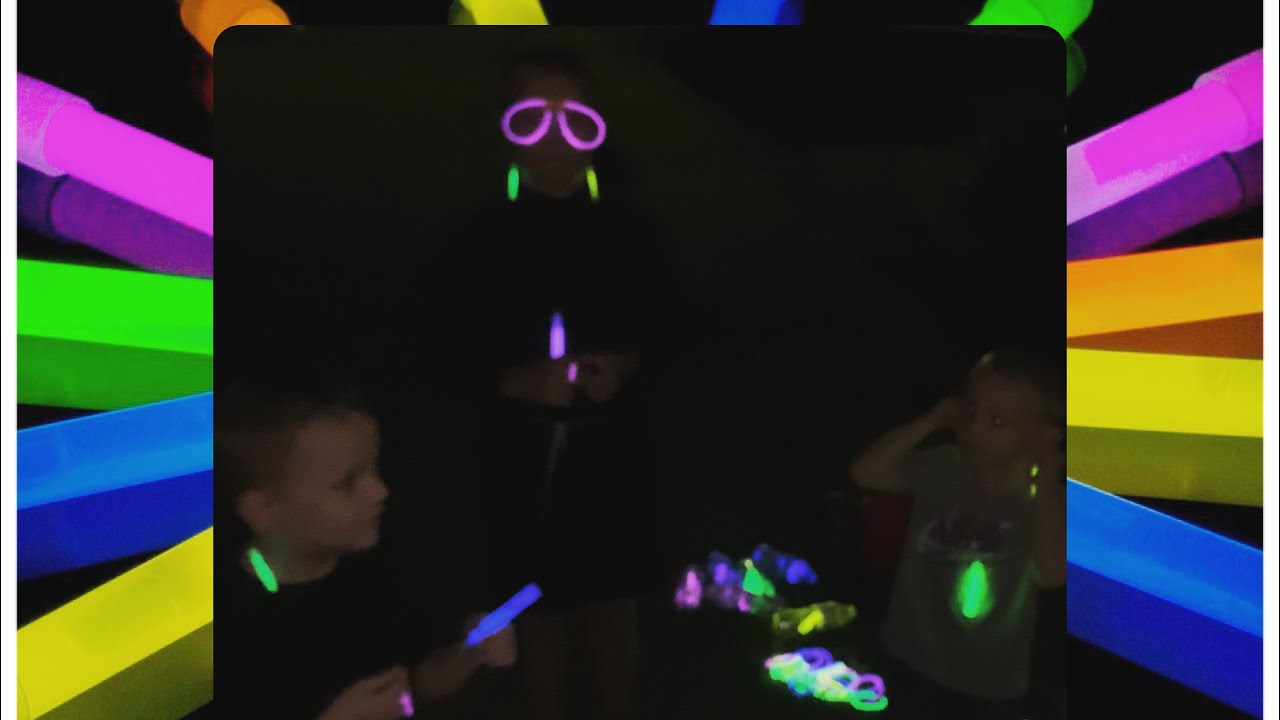 GLOW IN THE DARK GAMES with glow-sticks - YouTube