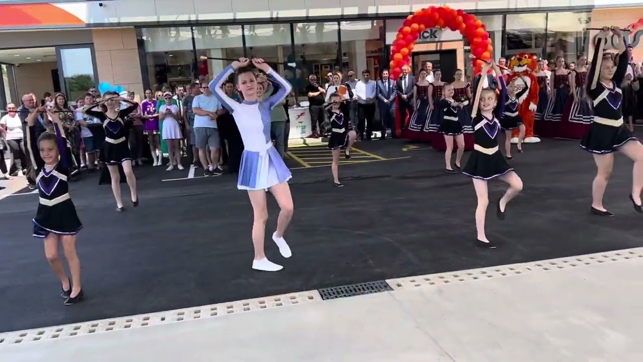 Križevačke mažoretkinje na otvorenju AGS-a u Križevcima