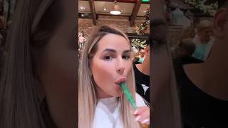 Deolane Chupando Pirulito