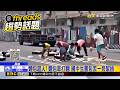 麵包超人！ 麵包車打翻 國中生書包丟一旁幫撿@newsebc