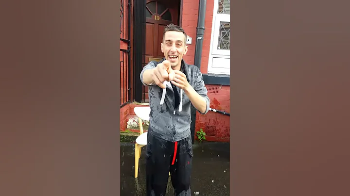 Stringer doin tge ice bucket challenge
