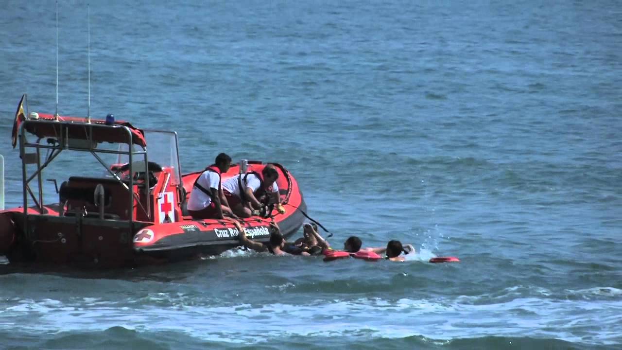 Simulacro de salvamento en la playa de Gandia