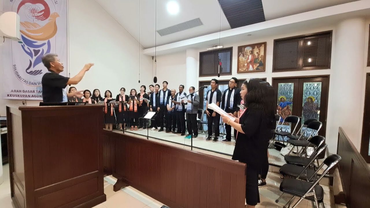 Saint Helena Choir - Sanctus PS 385