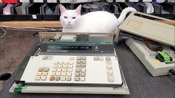 Uitpakken van vintage retro-testapparatuur. Fluke 9005A microsysteemtester 9010A?