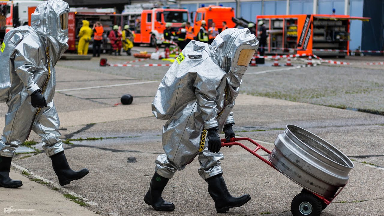 Übung der Feuerwehr ABC-Bereitschaft in Wuppertal