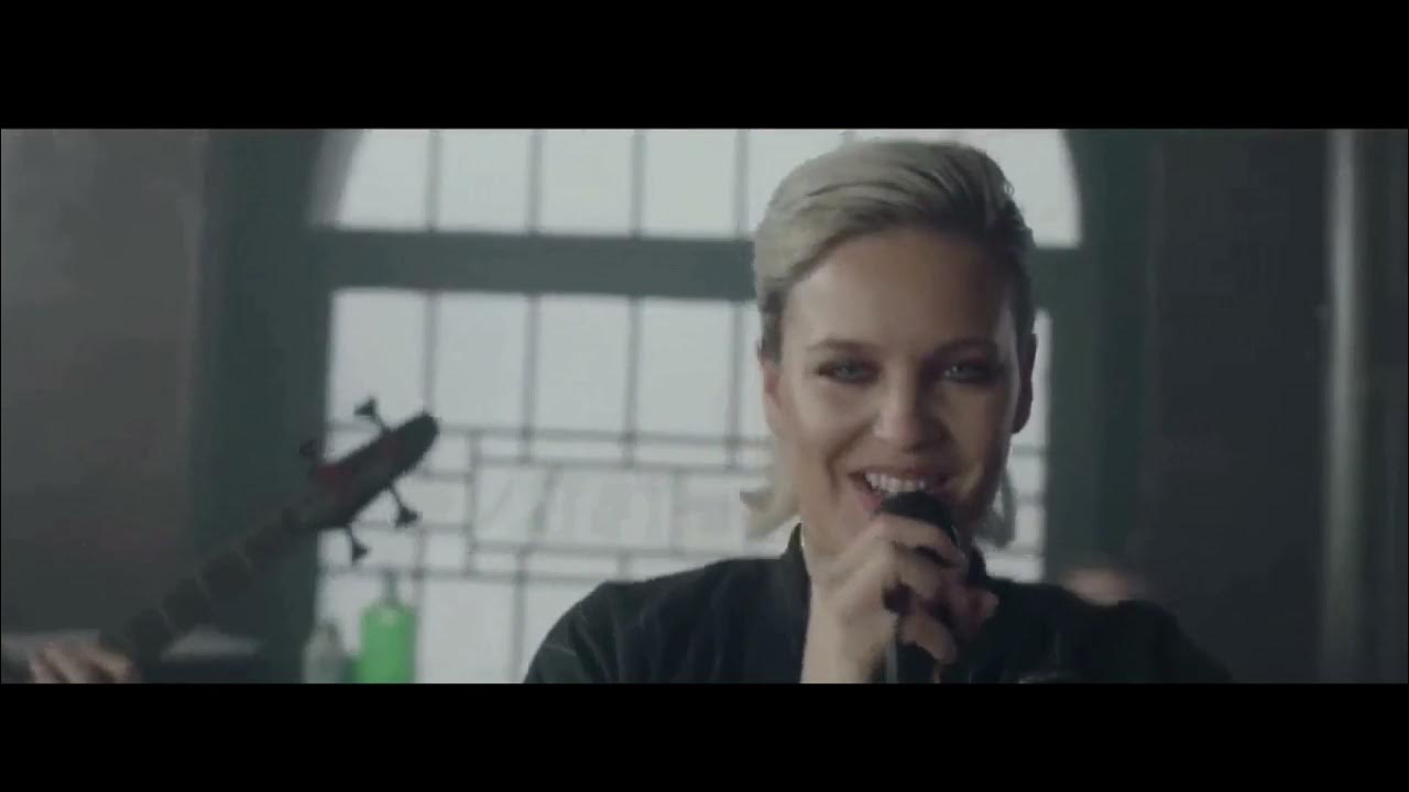 Sean paul & anne-marie. Рокобай песня слушать. Sean paul & anne-marie. Clean bandit rockabye перевод. Clean bandit rockabye обложка.