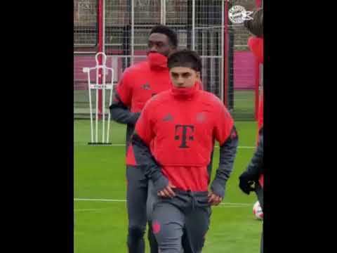 إنظروا من عاد التدريبات باير ميونخ بايرن ميونخ 