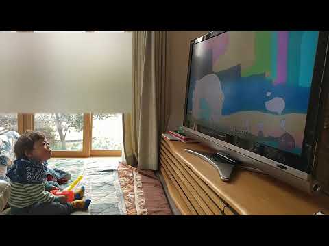 岡村靖幸のぐーぐーちょきちょき（みんなのうた）を聴くてっちゃん（2歳児）withピコピコハンマー
