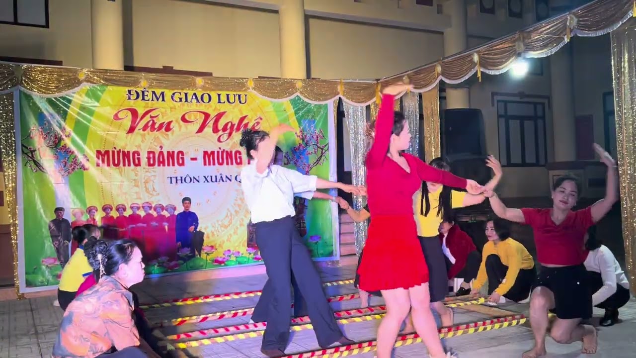 Đêm Hội  - Cả Làng Chung Một Niềm Vui…