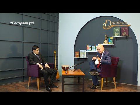 Олар менің бетіме отырып, мені жалап жіберді.