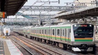 E233系と651系による同時入線