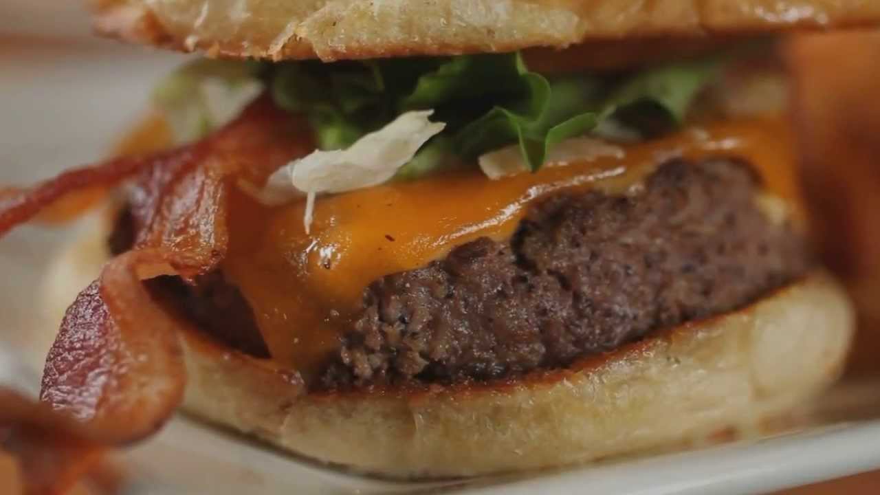 Fuddruckers (Phantom Gourmet)