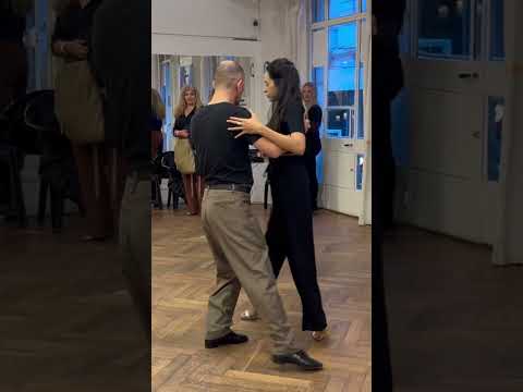 Tango lessons: Sacadas. Hernán Ohaco. EMTGE. Buenos Aires. May 2025