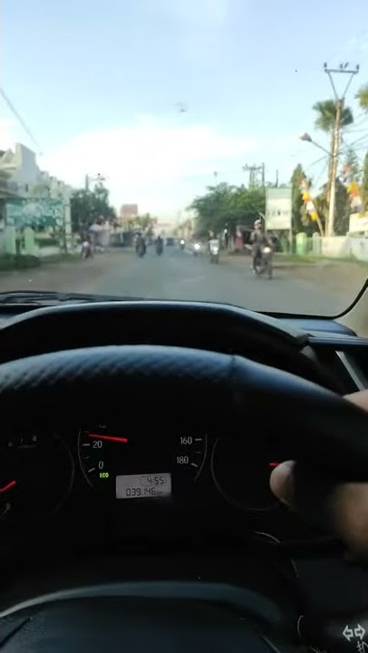 Story WA nyetir Brio sore hari dengan lagu Timur 'Ko mo cari yang bagaimana'