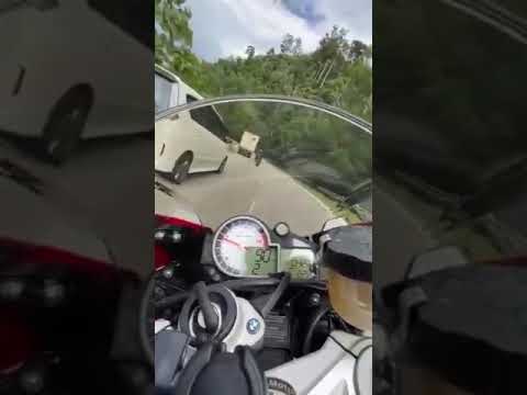 Kemalangan Motor Besar Dengan Lori Youtube