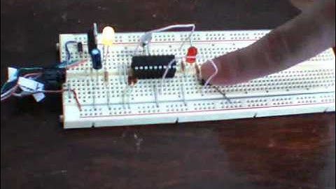 Electronic Tutorials - PIC - 01 Turning a LED
