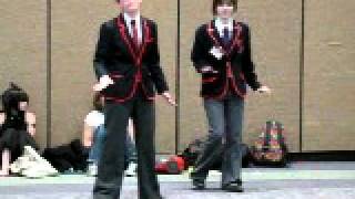 Sakuracon 2011 - Blaine & Kurt(Glee cosplay) singing