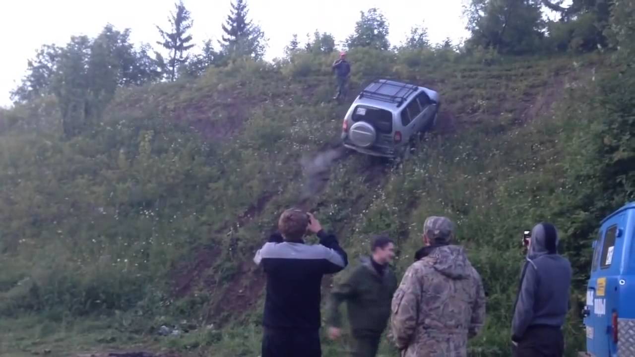 NIVA vs UAZ vs ChevyNiva take steep slope ... НИВА vs БУХАНКА vs ШНИВА ...