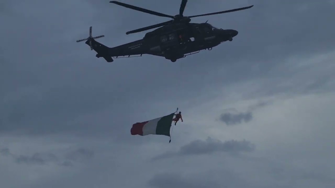 San Nicola 2022 ♡ Esibizione aerea della Pattuglia Acrobatica Nazionale (Frecce Tricolori)