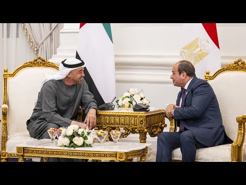 رئيس الدولة يصل العلمين والرئيس المصري في مقدمة مستقبليه