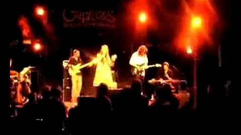 Lola Sparkes performing You Broke Me - Caprices Fe...