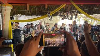 Ya no se usa peludo, Los Karkik’s.