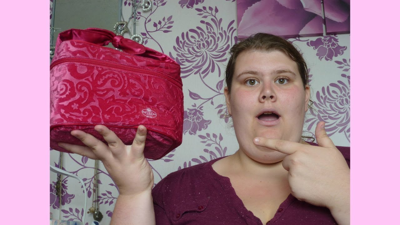 My Holiday Wash Bag Essentials YouTube